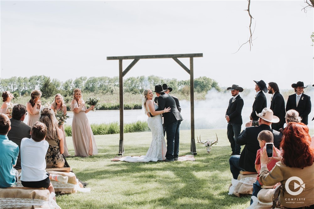 smoke bomb at wedding ceremony