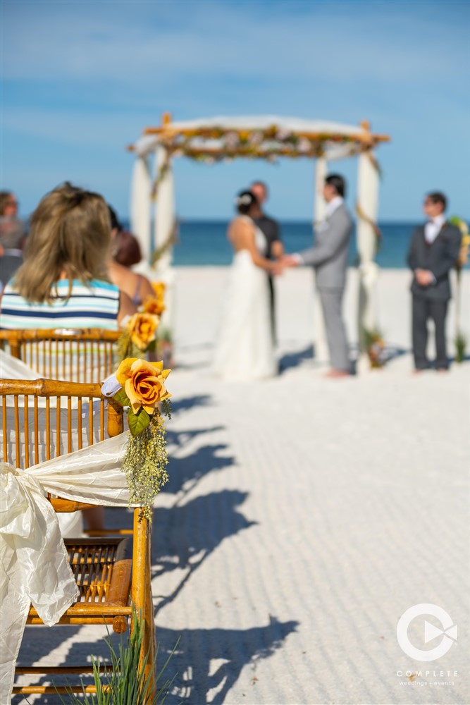 fall beach wedding decor