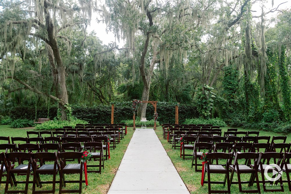 Outdoor Wedding Altar at Bakers ranch wedding venue near Sarasota