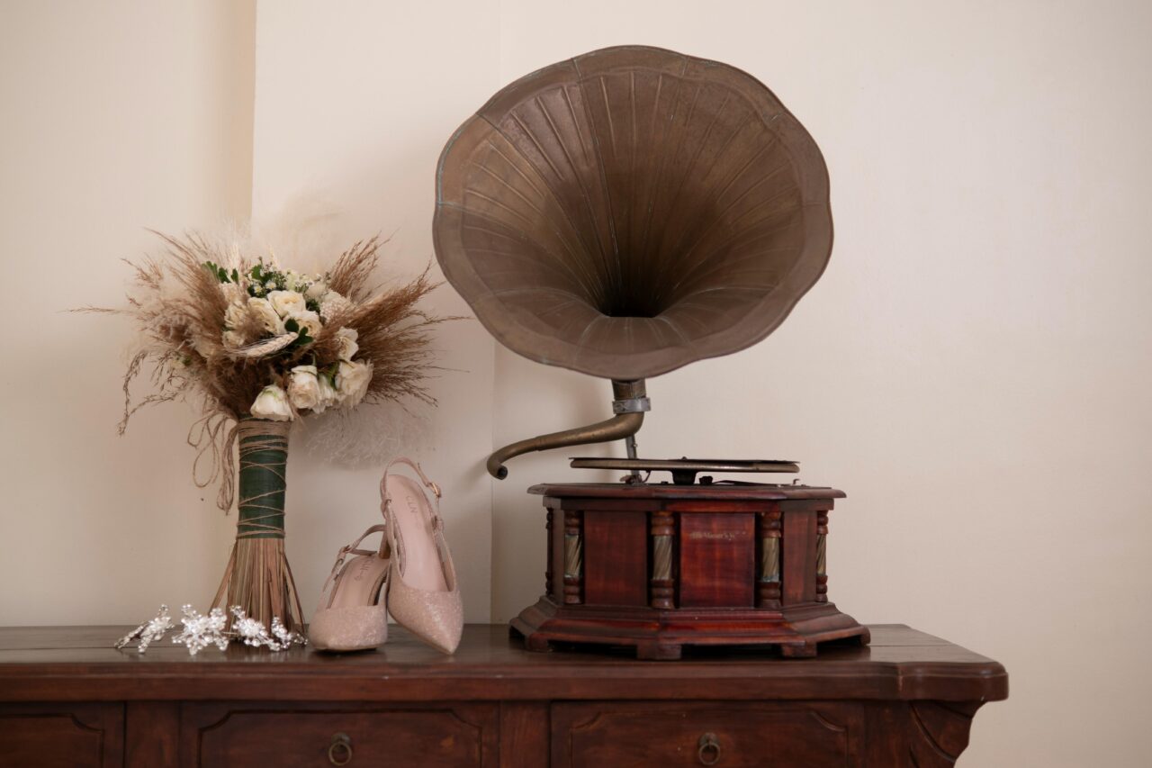 Antique phonograph in a Vintage-Inspired Wedding