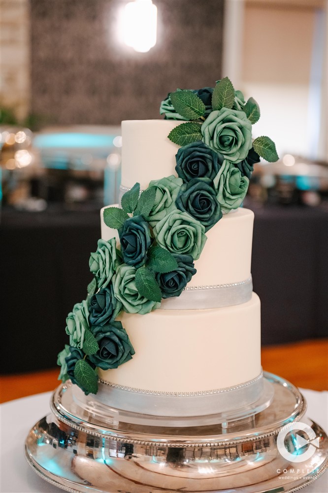 Summer Wedding in Seattle: The Perfect Colors for Your Big Day