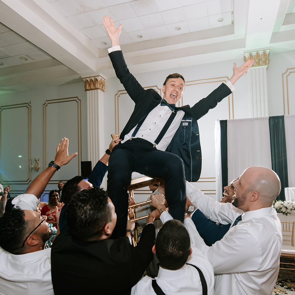 The Quintessential Guide to Seattle Weddings: Grand vs. Intimate
