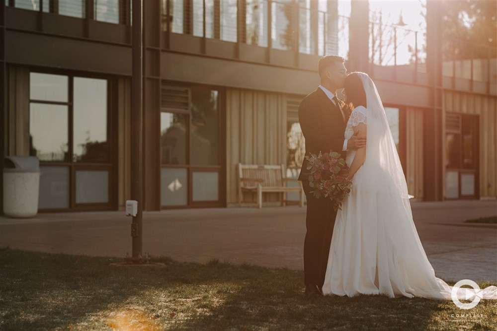 Stunning Wedding Photos with Seattle's Golden Hour