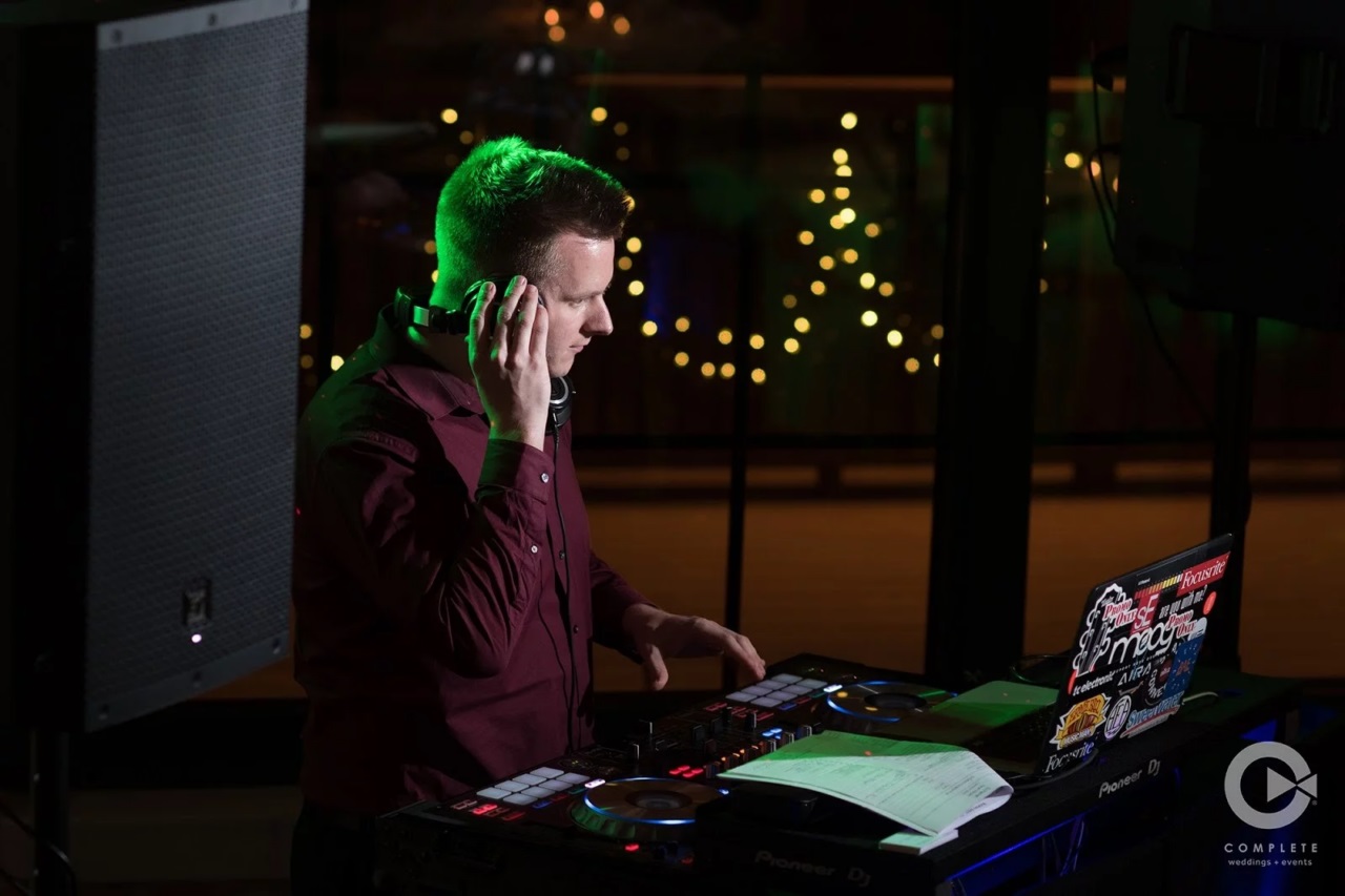 Should I Get a DJ for My Wedding in Sioux City, IA?