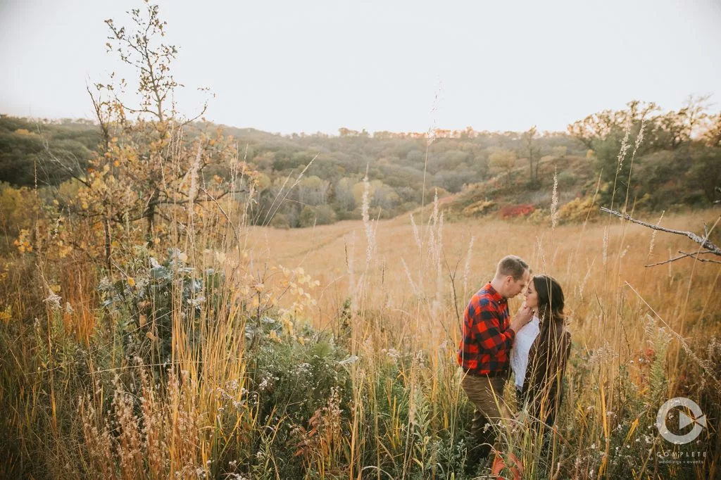 Springfield Mo engagement picture in field