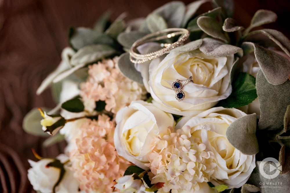 wedding rings on bouquet