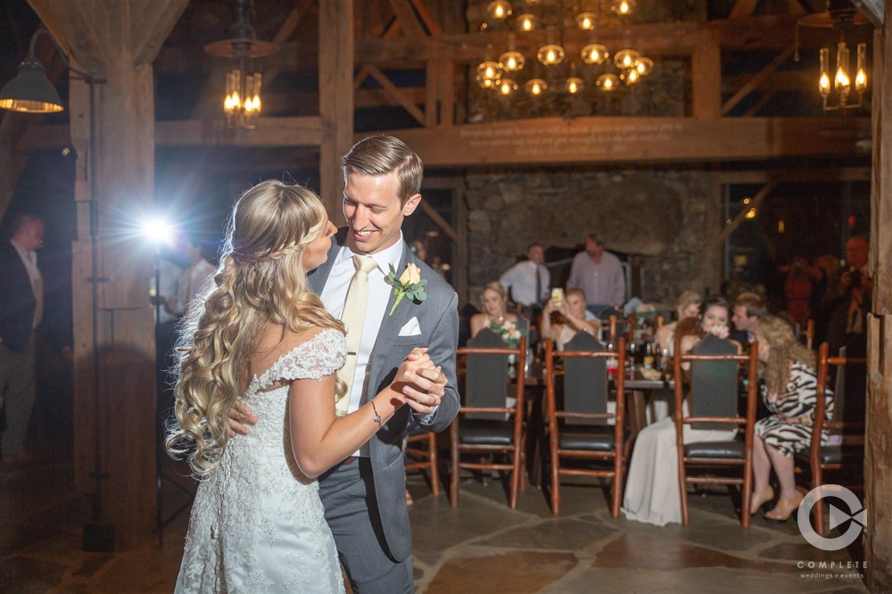 bride and grooms first dance at dogwood canyon
