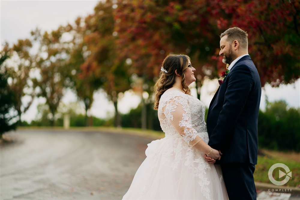 Fall wedding picture ideas in Branson Missouri