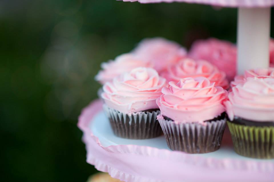 Flower cupcakes for garden outdoor wedding