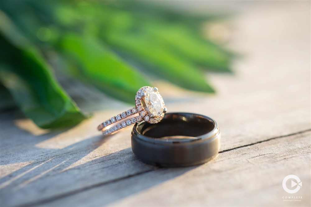 Best Wedding Detail Photo Ideas Wedding ring outdoor shot