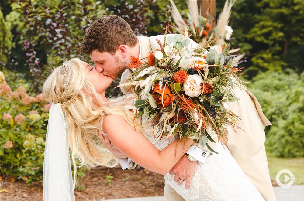 9 Bridesmaid Pose Ideas for Your Wedding Photoshoot | Bella Bridesmaids