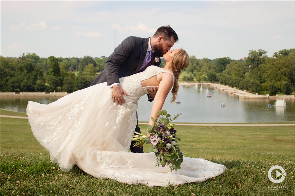 Kissing during your wedding ceremony – what do you think? - The Celebrants  Network Inc - BLOG
