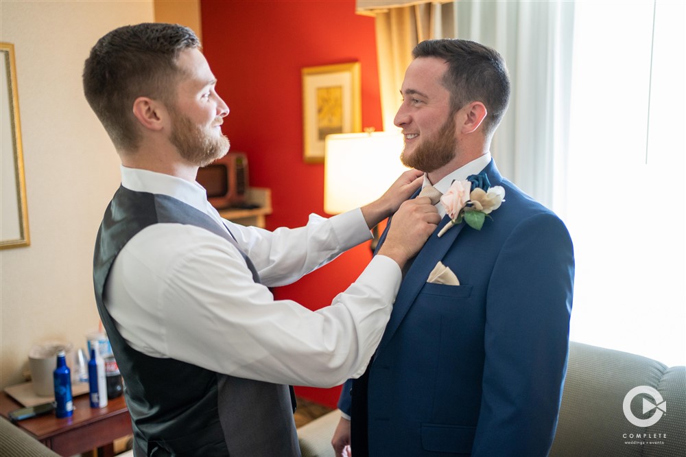 Groom getting ready at Fox Run Carriage House wedding detail amazing St. Louis photography