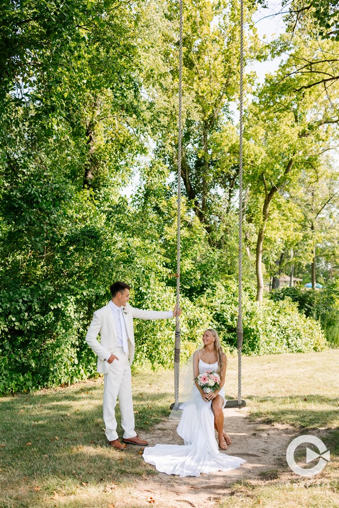 outdoor wedding photos St. Louis