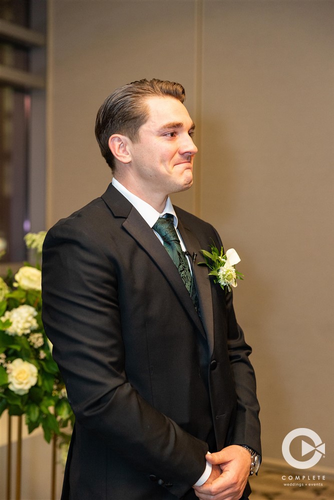 groom seeing bride walk down the aisle