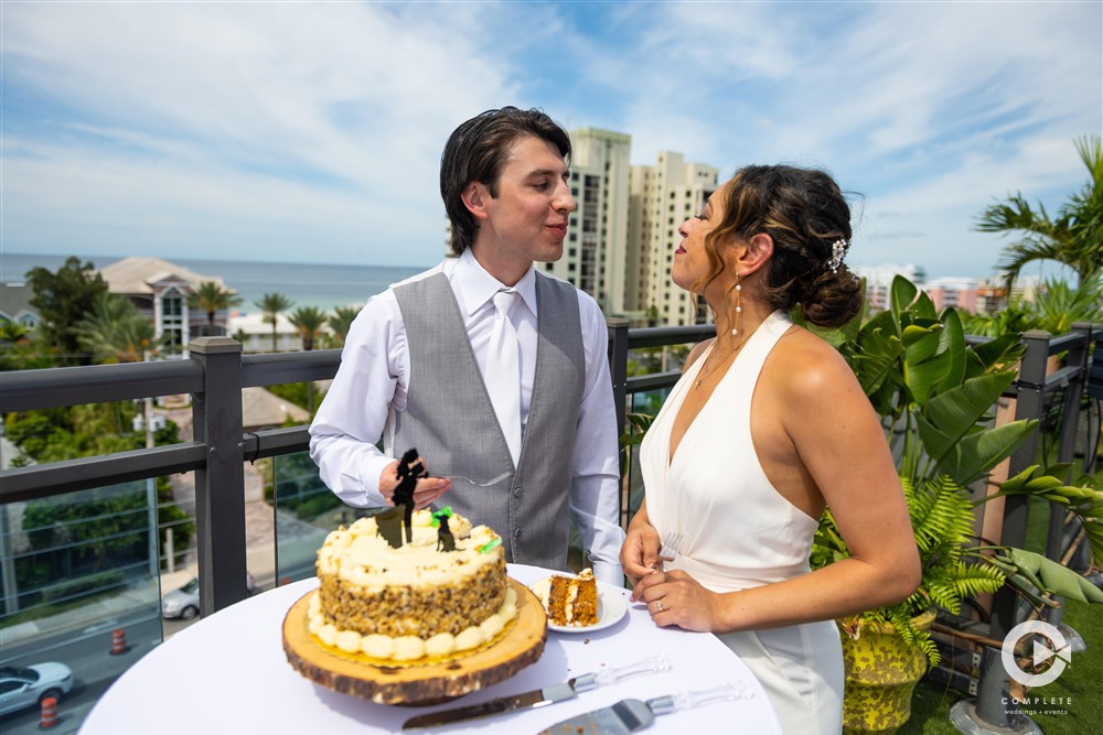 Wedding cake photo at Hotel Zamora in St. Pete.