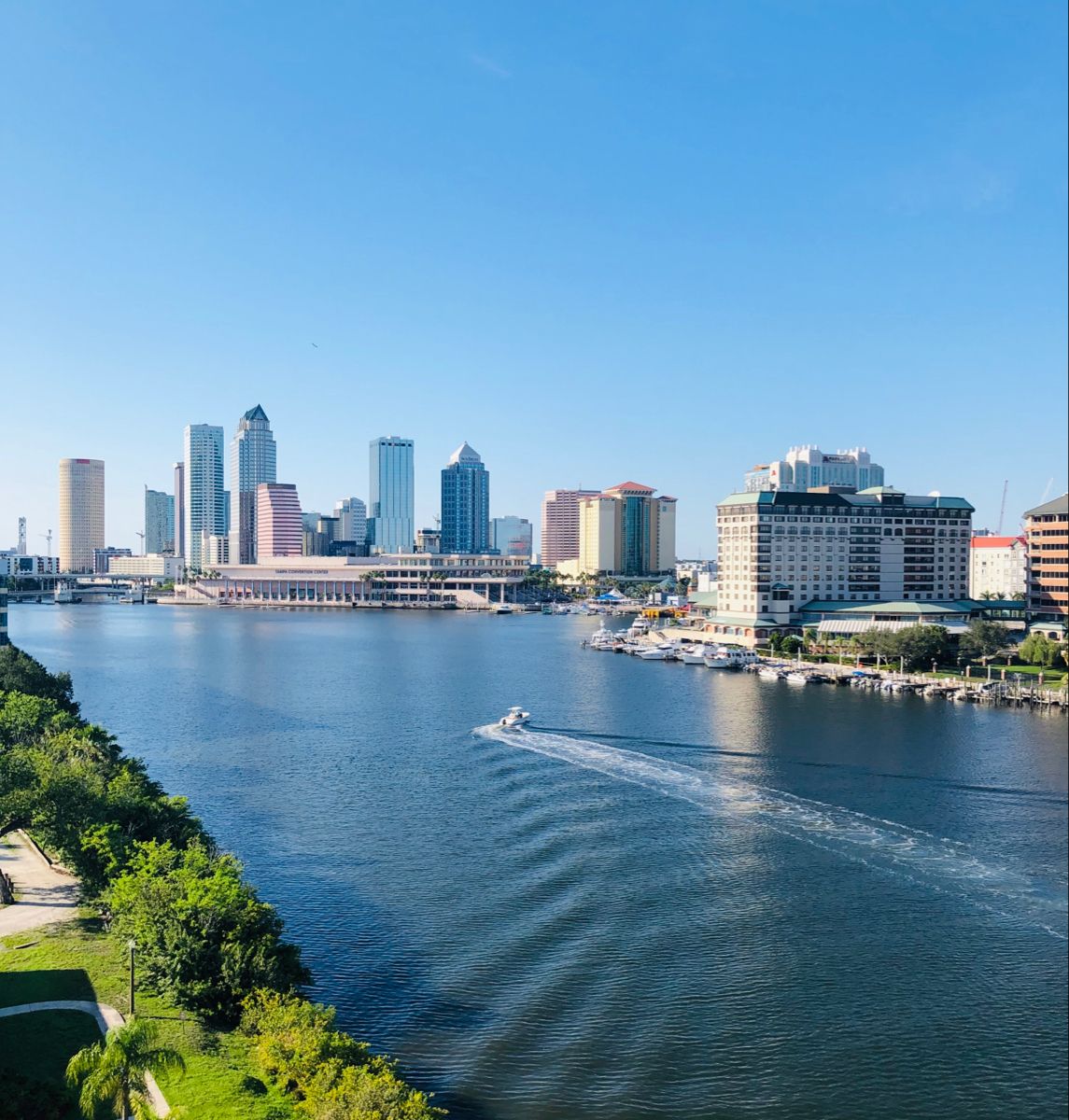 The skyline of Tampa - the perfect place for your wedding