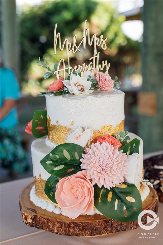 peach wedding cake