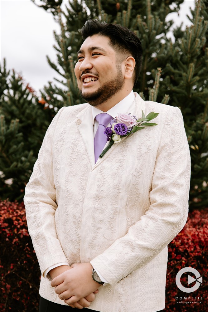 groom's cream suit jacket