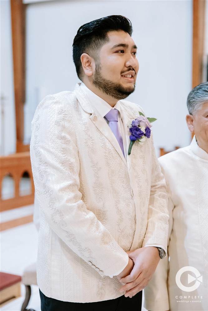 groom waiting picture