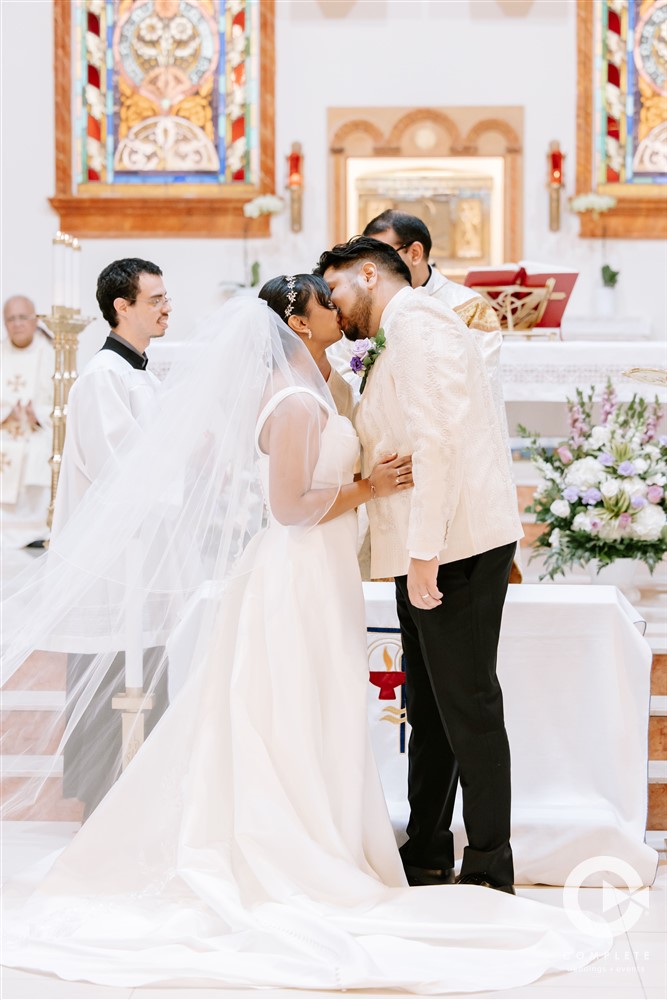 ceremony kiss photo