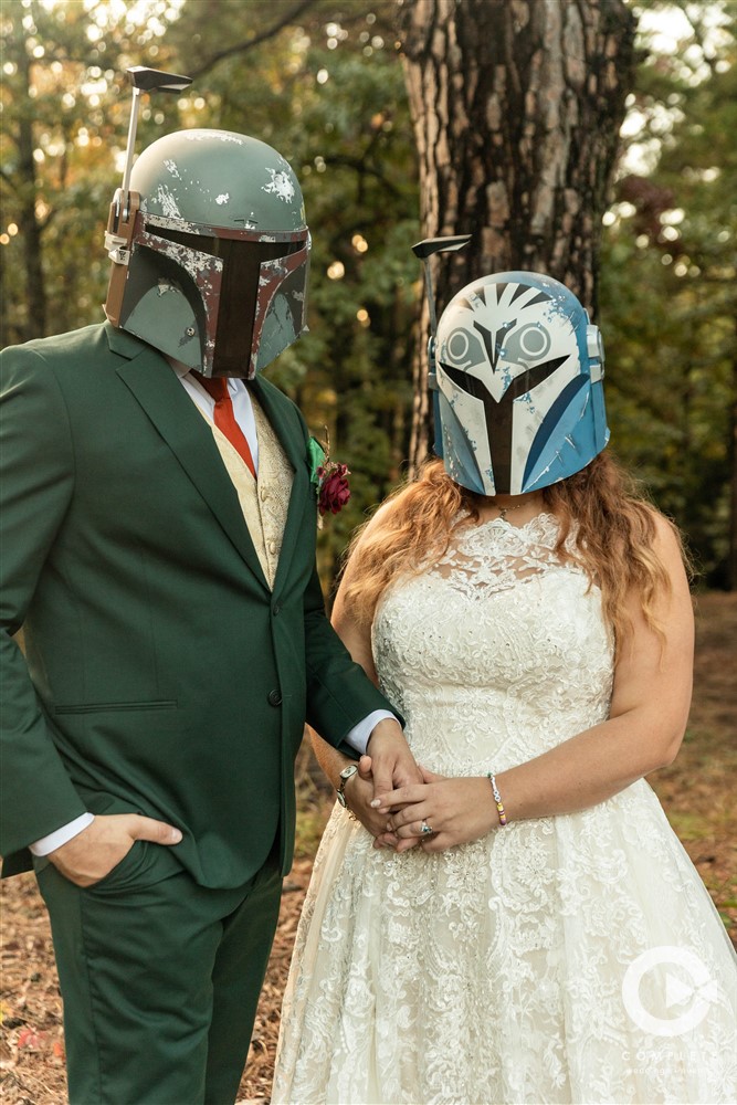 Couple posing in Starwars Costume