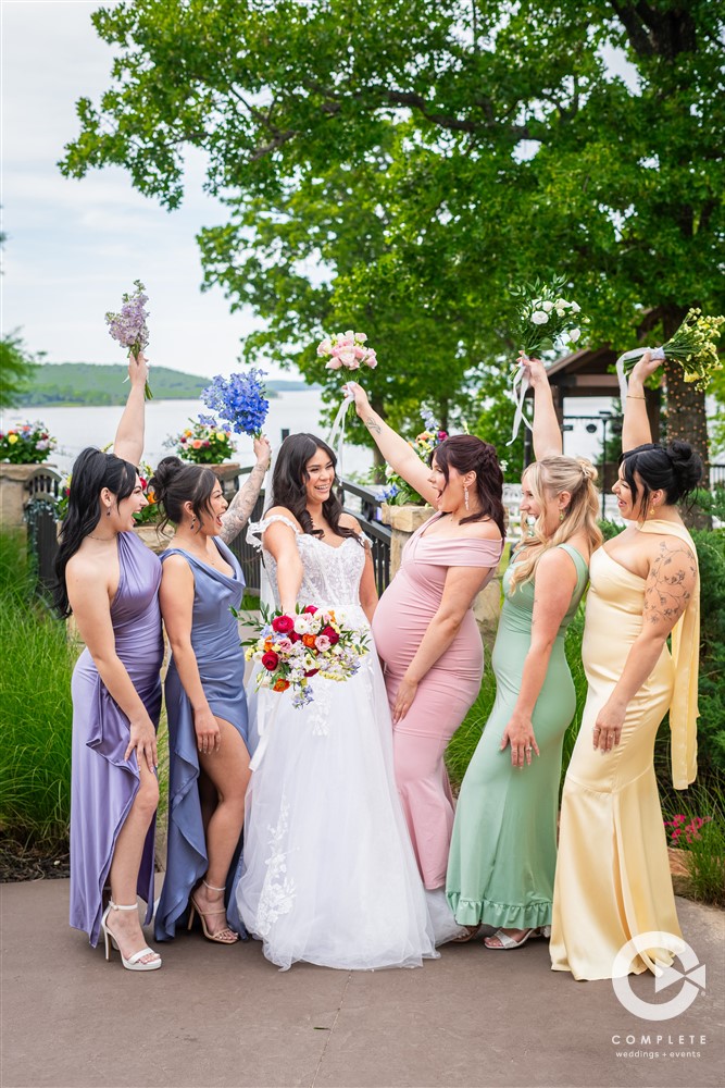 10 Ways to Stay Organized While Wedding Planning