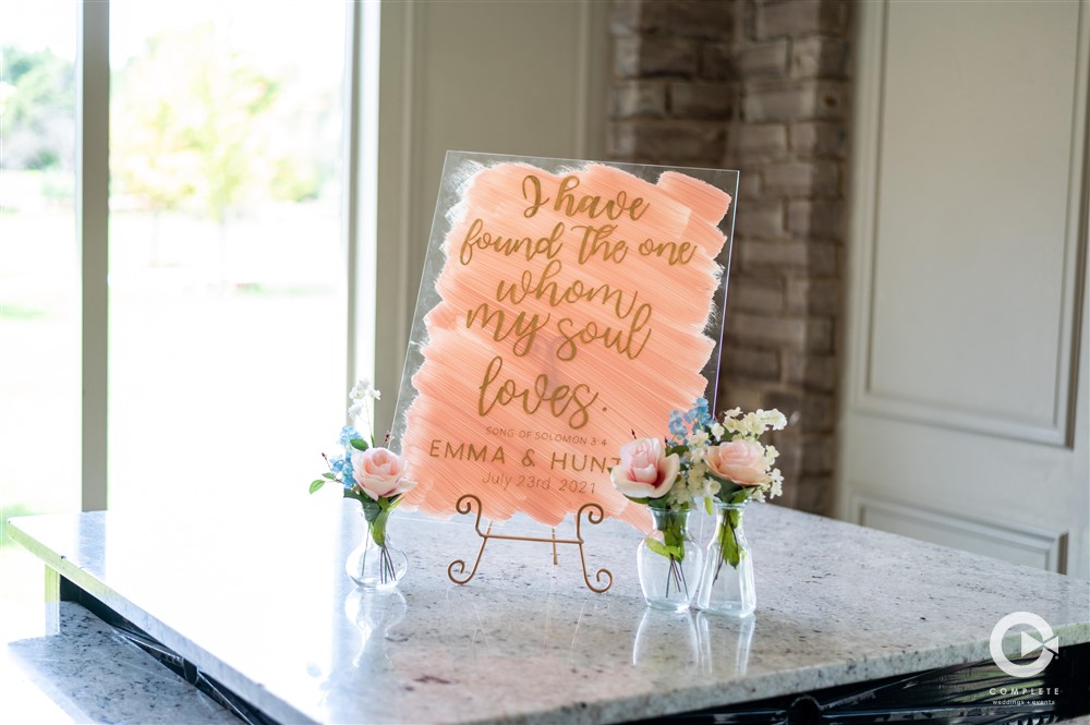 pink quote sign at wedding
