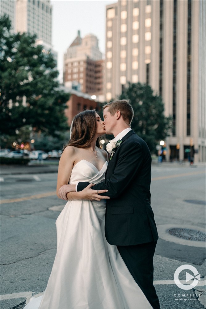 Newly Weds Kissing Summit Club Tulsa