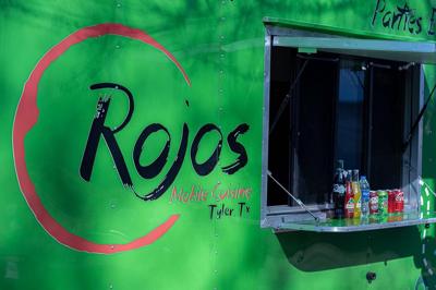Pros and Cons of Having Food Trucks at Your Wedding