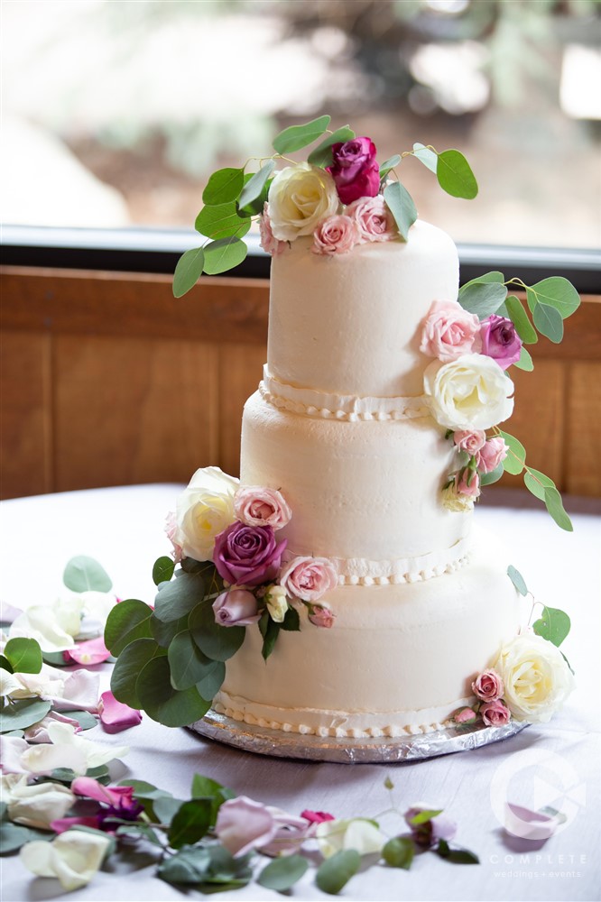 three-tiered wedding cakes
