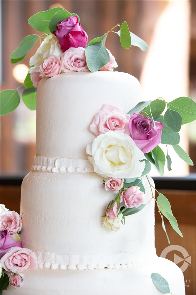 Real Flowers on Wedding Cake