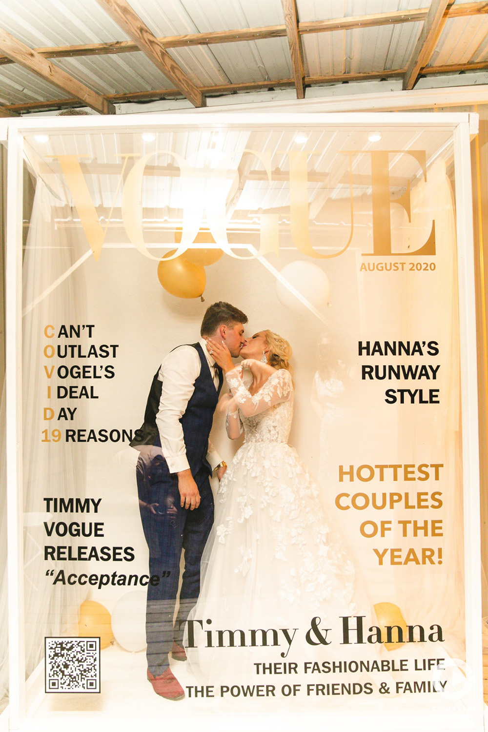 couple kissing in magazine-inspired photo booth | Pandemic Weddings