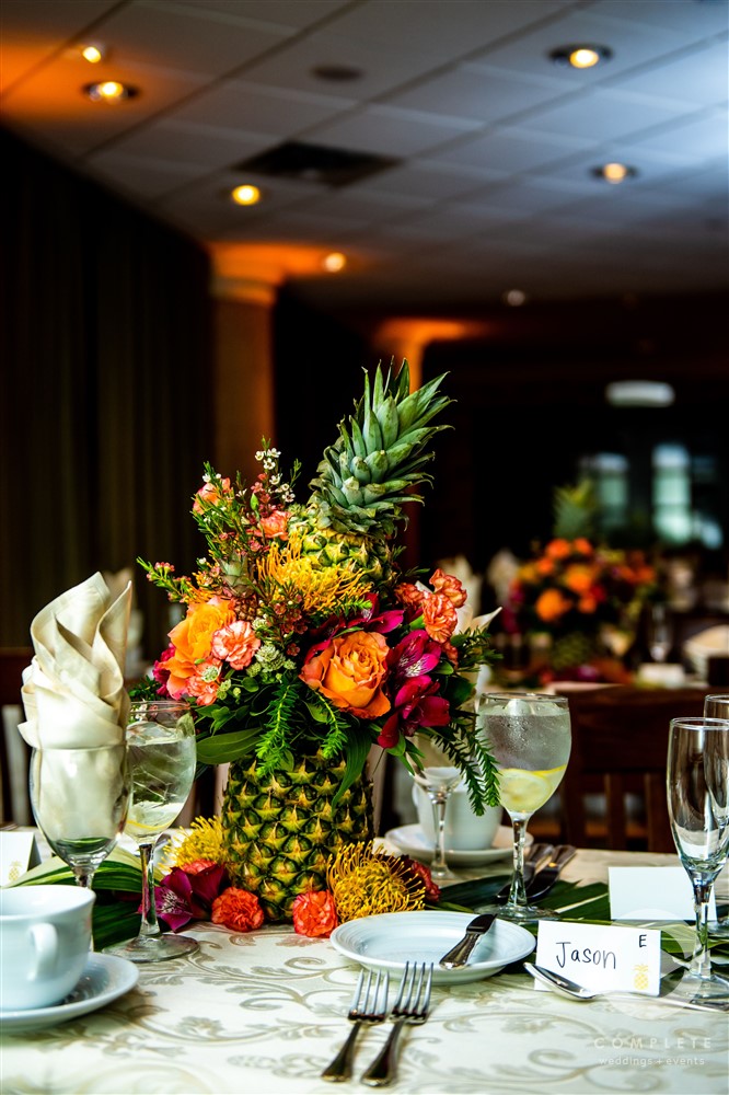 tropical dinner theme at wedding