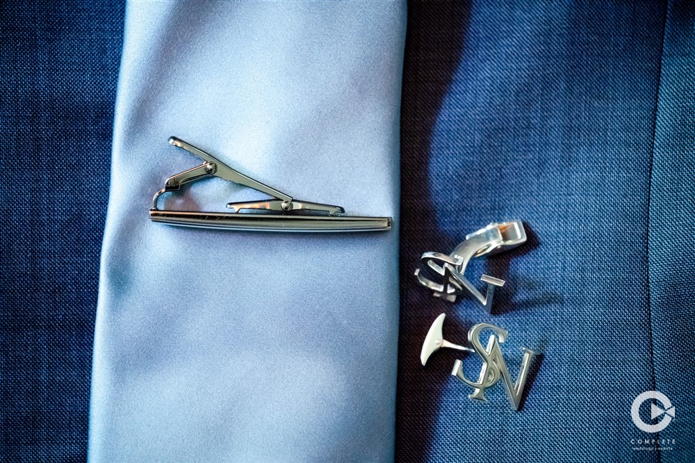 label pin and other accessories for the Groom