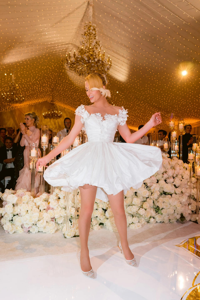 Paris Hilton Oscar de la Renta reception dress