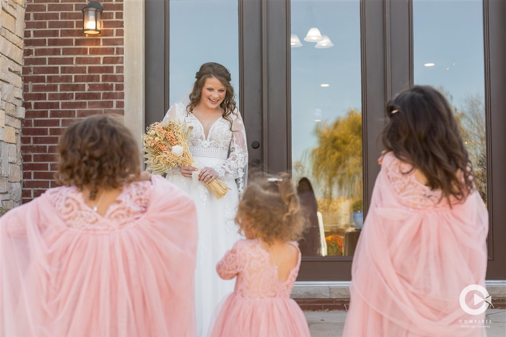 Flower girls seeing bride for first time